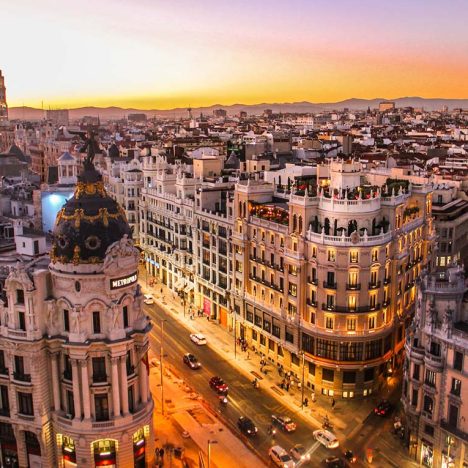 Die essenzielle Checkliste vor dem Flug nach Madrid: Buchung von Flugtickets und Boarding-Ablauf